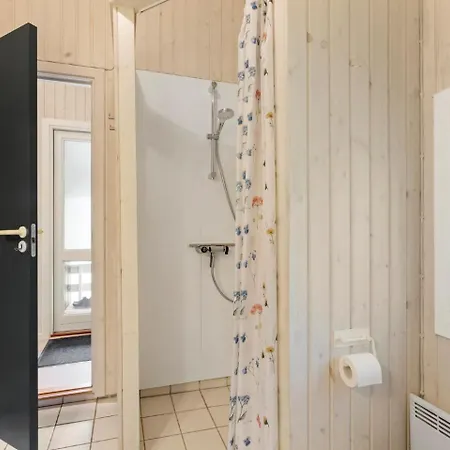 Summer House Close To Nature And Casa vacanze Dronningmølle