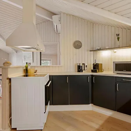 Semesterbostad Sommarhus Nära Och Dronningmølle